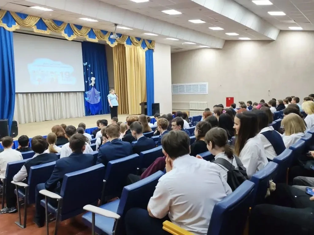 Карьерный экспресс: в 35-й школе прошёл фестиваль молодёжных организаций 🚀