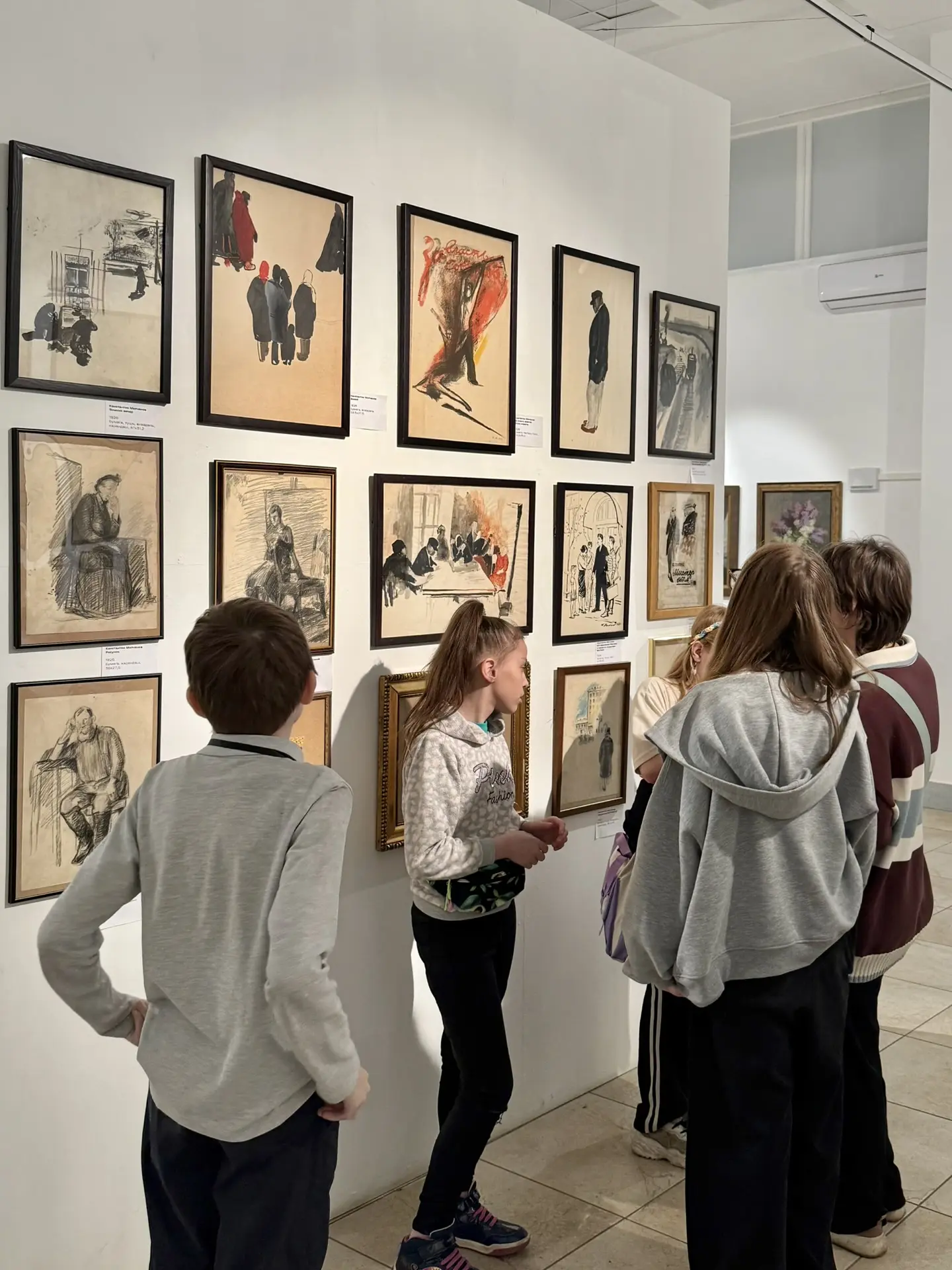 🖼️ Вдохновение из прошлого  Ученики художественного класса отправились на экскурсию в галерею «Беляе