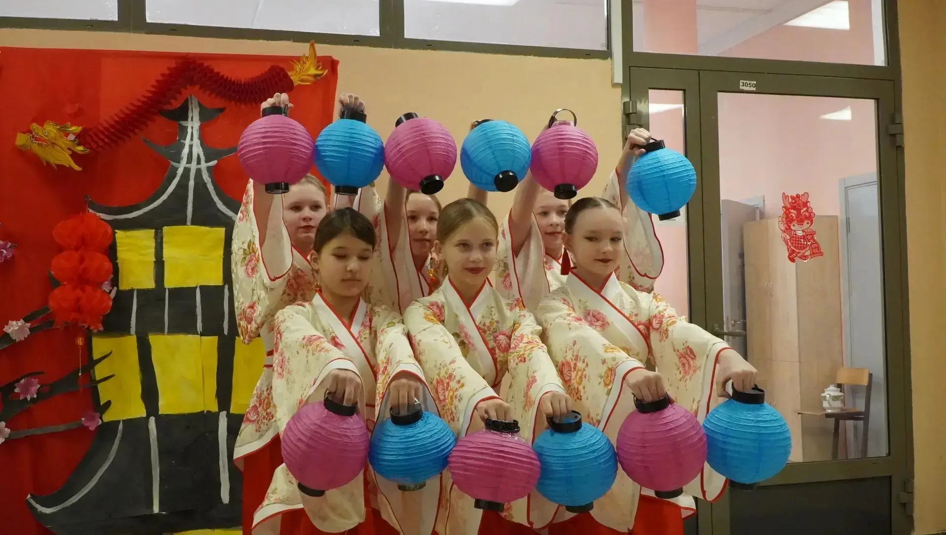 🪭 День китайской культуры в нашей школе: «КОД КИТАЯ»! 🏮  ✨Сегодня МБОУ «Школа №18» превратилась в на