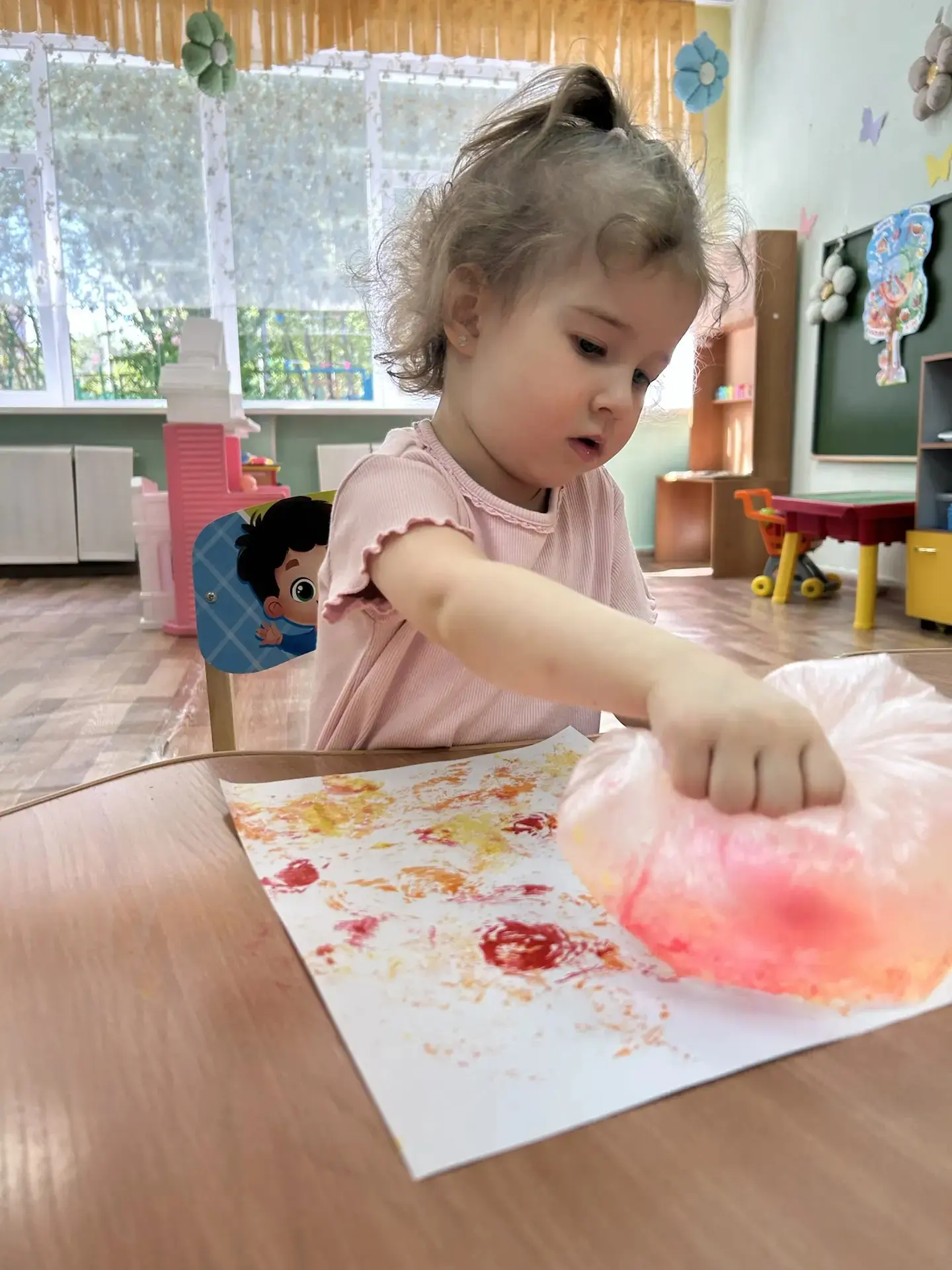 🎆 Салют Победы: рисуем праздник вместе!

Сегодня в  группе раннего возраста прошло особенное заняти