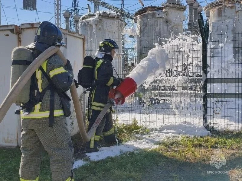 🧑‍🚒 На благовещенской ТЭЦ спасатели тренировались тушить горящий трансформатор