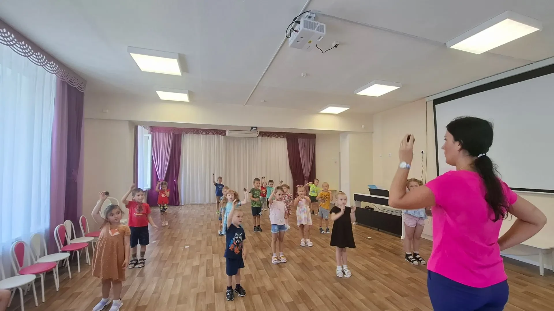 🌞 Лето — не повод пропускать музыкальные занятия в детском саду! 🎶Летние музыкальные ...