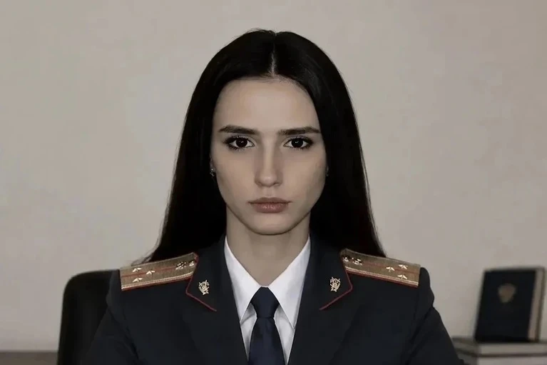 «Это не только право, но и психология»: Следователь из Ростова решила служить по примеру дедушки

Ко
