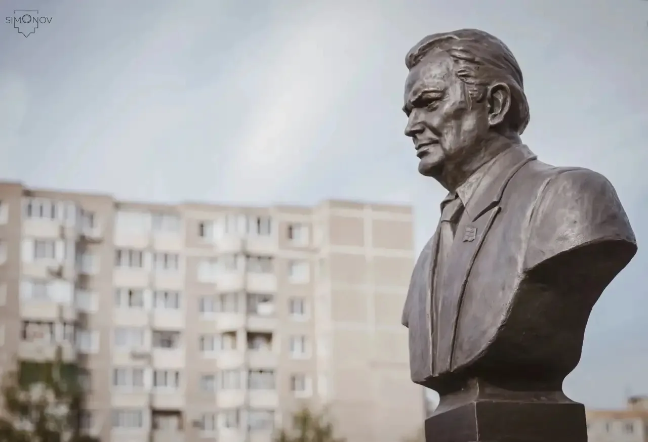 Николаю Петровичу Шевченко — с благодарностью и уважением

Сегодня отметил бы свой 92 день рождения 