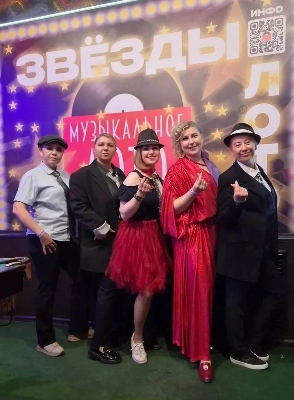 Вечеринка «Все наоборот»
Сегодня, наполовину - принцесса, наполовину — её суровый охранник 👧👠💄  �