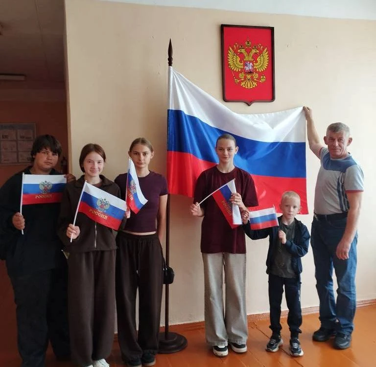 Белый – облако большое,