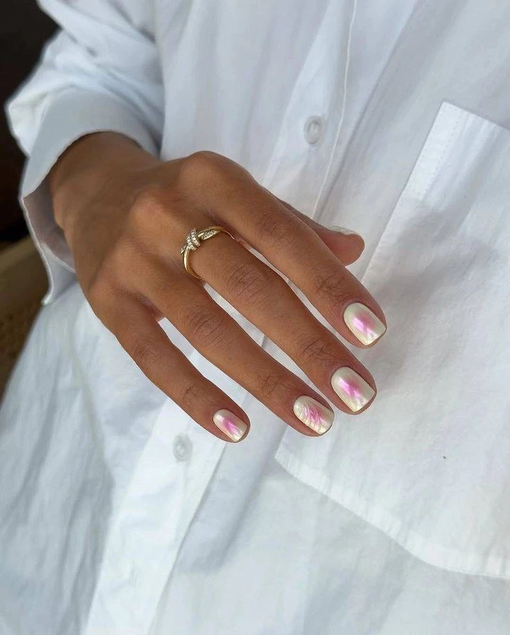 Nail art техника «Аура-маникюр» 💅

Название кстати, связано с понятием ауры как энергетического пол