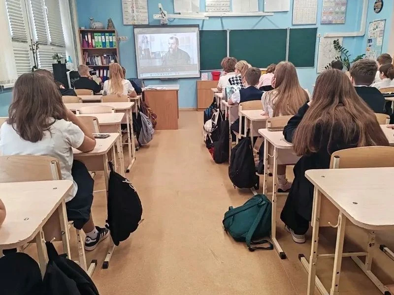 🕊️ О героях, которые среди нас  16 февраля в нашей школе прошёл особенный «Разговор о важном», приур