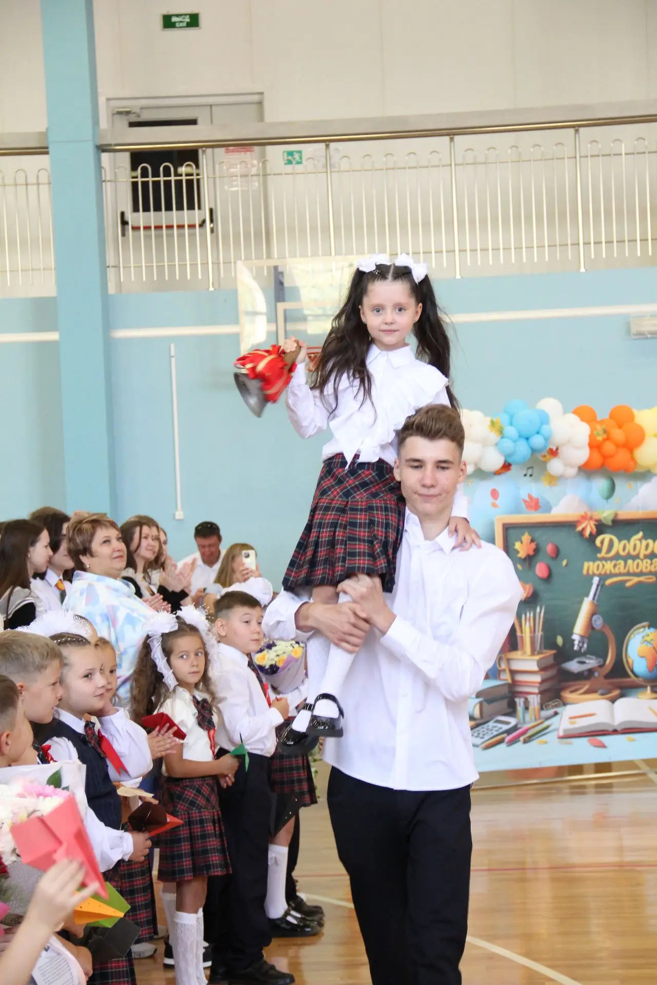 Сегодня, 1 сентября, для тысяч мальчишек и девчонок по всей стране прозвучал первый зво...
