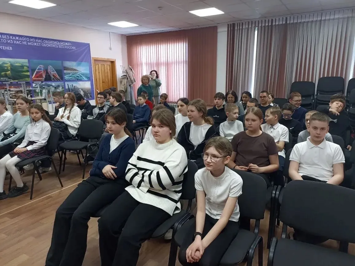 🎭 Сцена — это магия! Готовимся к Всемирному дню театра.  По инициативе советника директора по воспит