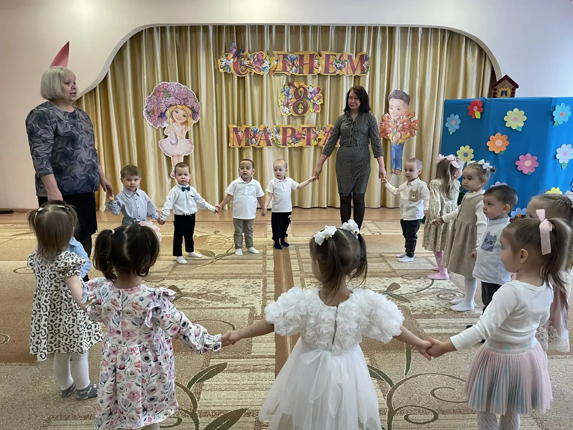 У самых маленьких ребят, в группа 5 и 7 прошли утренники, приуроченные Международному женскому дню -