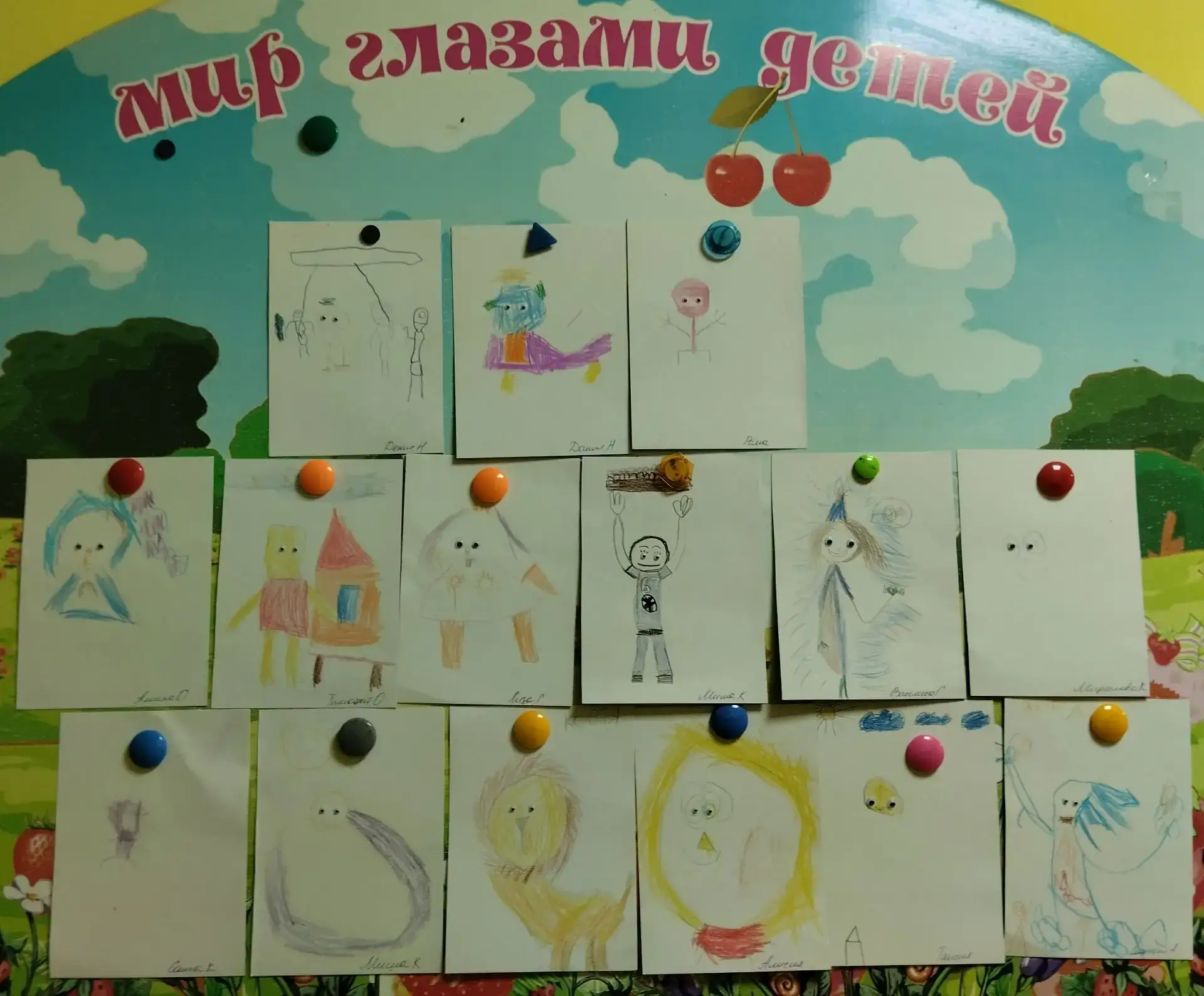 Сегодня мы дали волю фантазии — и творили на полную! 

Ребята взяли пластиковые глазки  и приклеили 