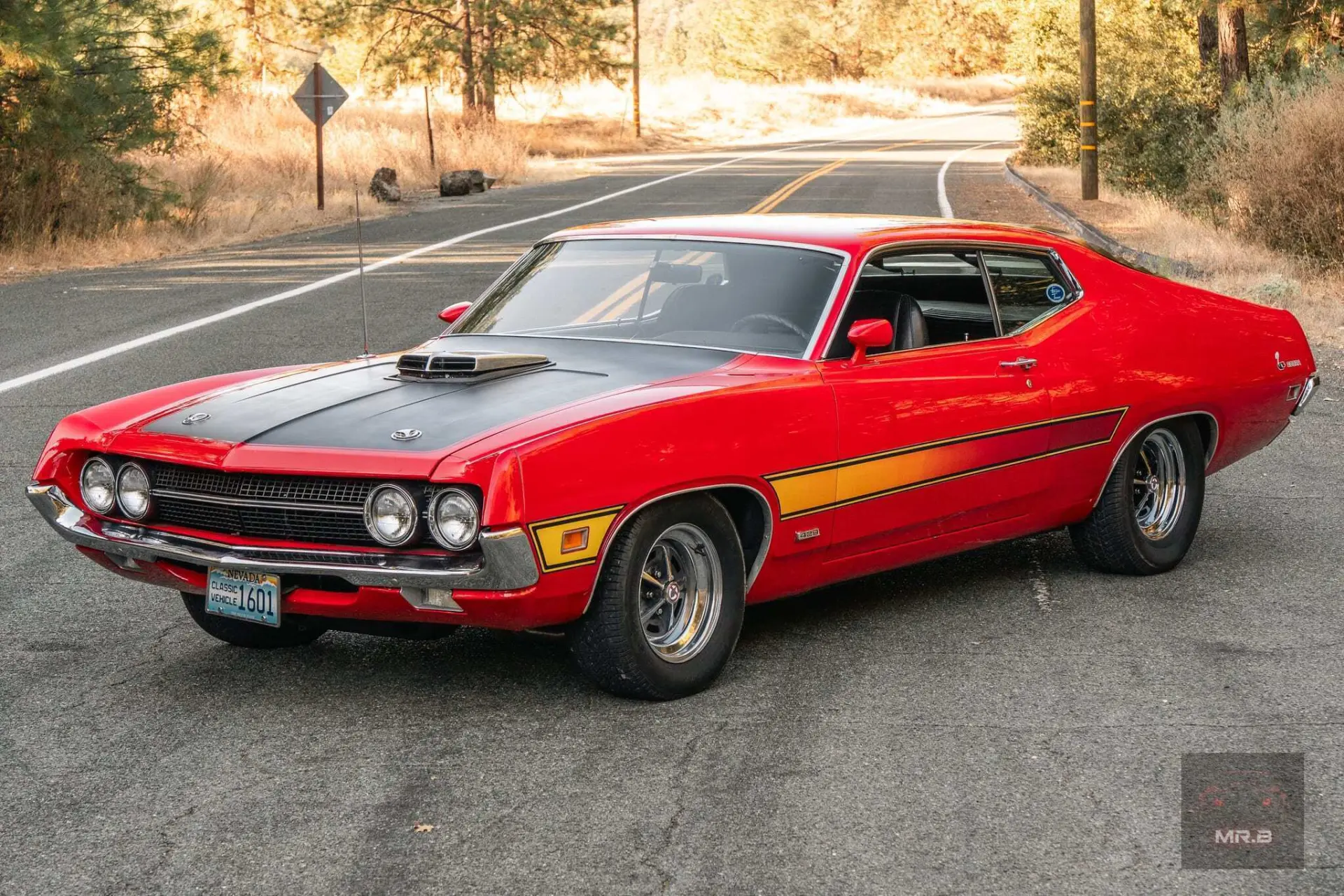 🐍 Не Mustang, а Torino Cobra. У Ford в 1970-м был и такой вариант: огромный SportsRoof...