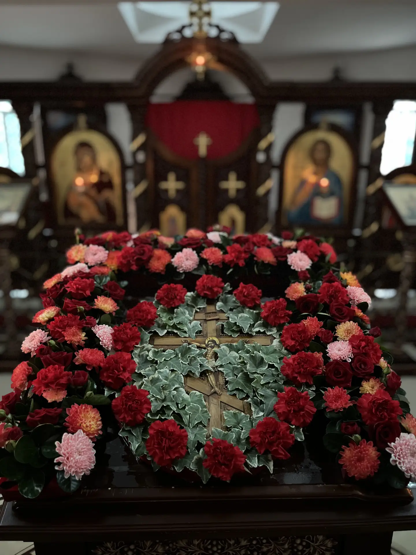 С праздником Всемирного Воздвижения Честного и Животворящего Креста Господня!