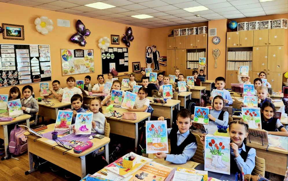 🖌🎨Первые весенние краски на уроке ИЗО  На уроке изобразительного искусства в 1 «В» классе ребята соз