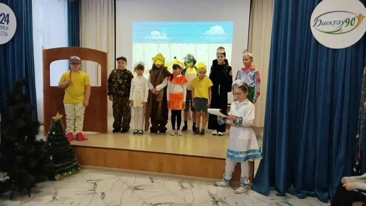 Безнең мәктәбебездә икенче ел "Тылсым" театр түгәрәге эшләп килә. Яшь артистларыбыз  әк...