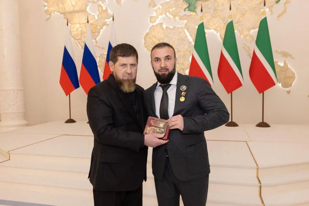 Поздравляю с днём рождения кавалера ордена Кадырова, главу администрации Шелковского му...