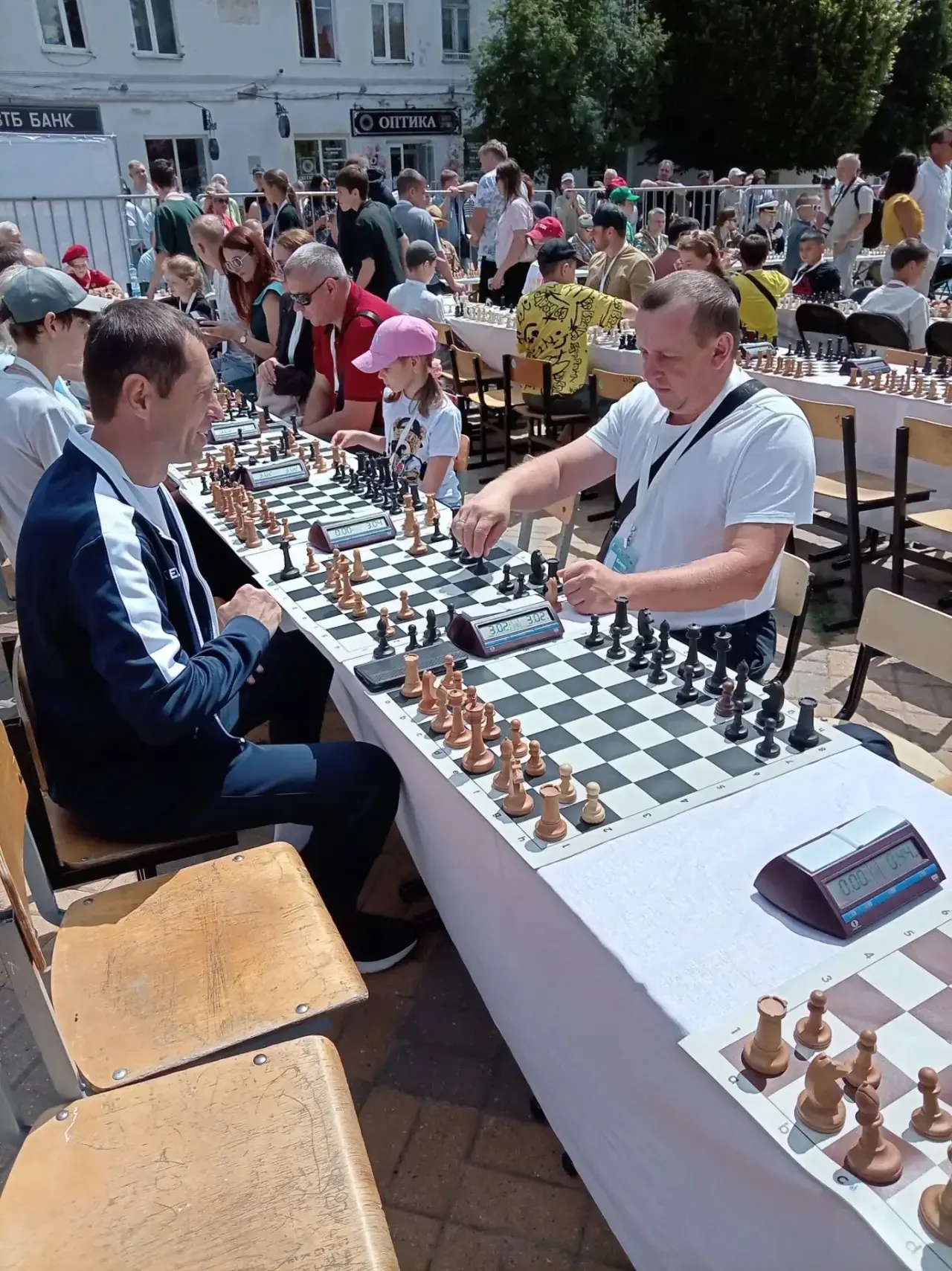 ♟️ ЕЛЕЦ СТАВИТ РЕКОРД: 880 ШАХМАТИСТОВ В ЧЕСТЬ ЮБИЛЕЯ ГОРОДА! 🏆
20 июня  площадь Ленина превратилас