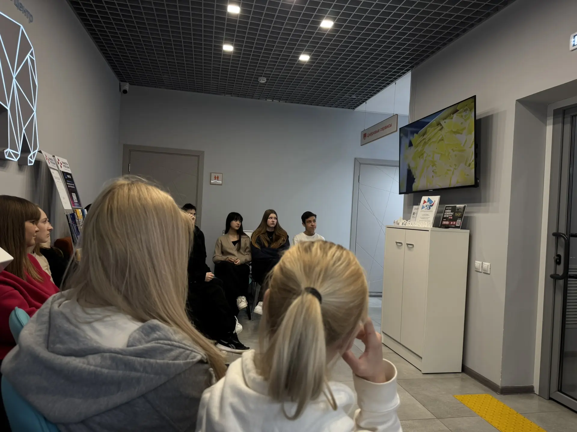 💼 ЗНАКОМСТВО С ПРОФЕССИЯМИ 💼  Сегодня ученики 9 «А» класса Центра Образования «Гимназия» побывали на