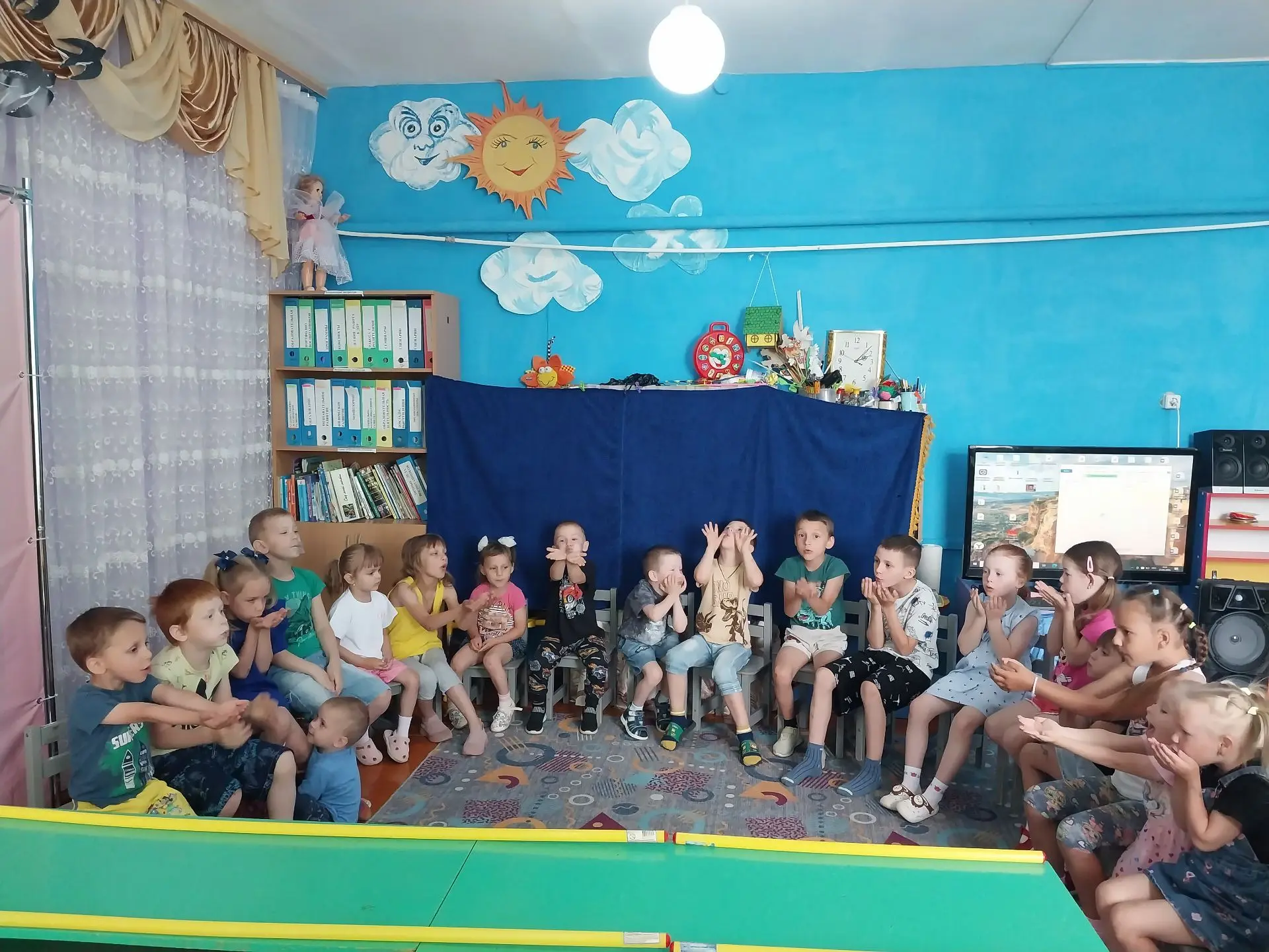 Сегодня  у нас прошел тематический день «День дыхательных игр». В беседе о дыхании, дет...