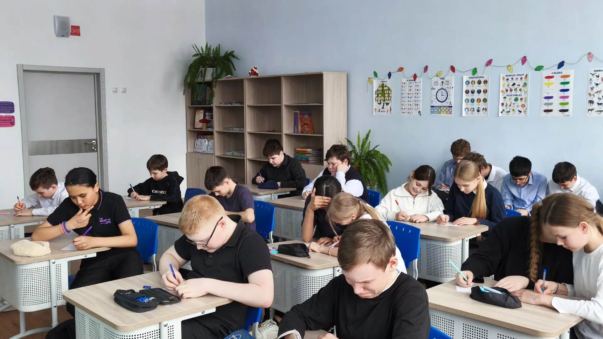 6Д класс принял участие во Всероссийской акции «Путь в космос», посвященной Дню космонавтики в форме