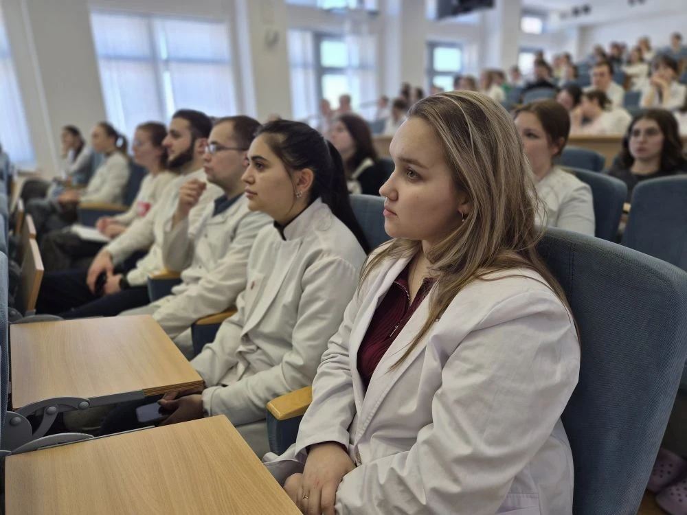 🧑‍🎓 Более 280 кировских первокурсников приступят к обучению в медицинских вузах по це...