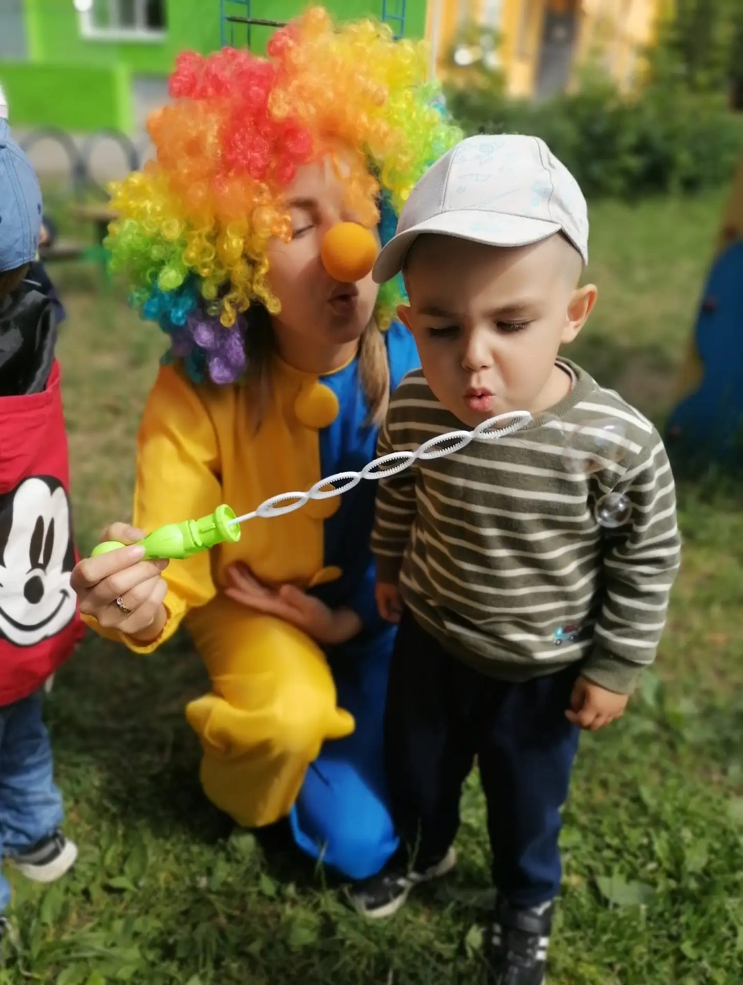 Мыльные чудеса для самых маленьких ✨🫧
Даже если на небе появились тучки, в нашем детском саду всегд
