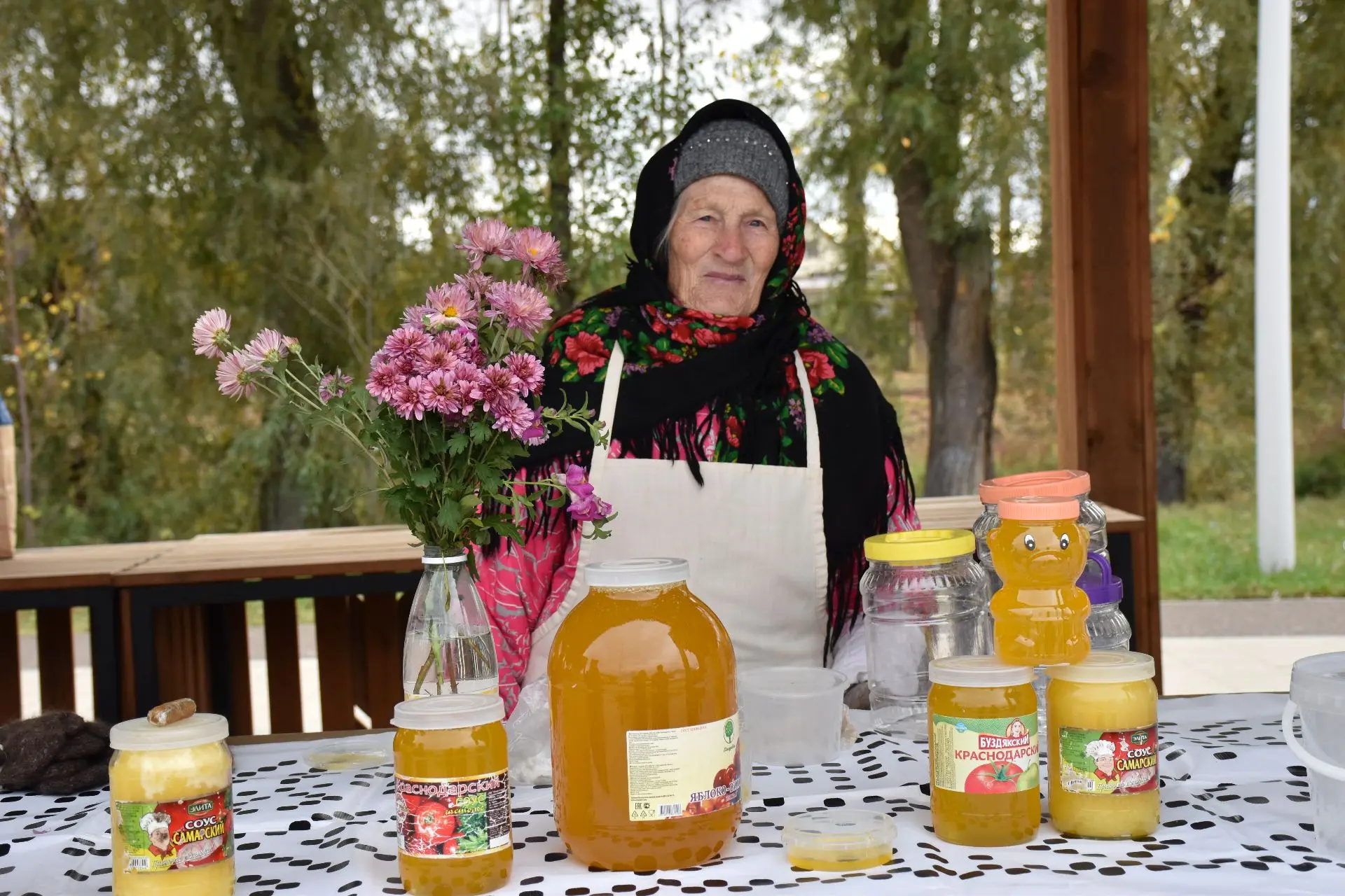 🍯 Золотые ленты, ремесленные ряды и 10 тонн сладкого урожая: как прошла «Медовая ярмар...
