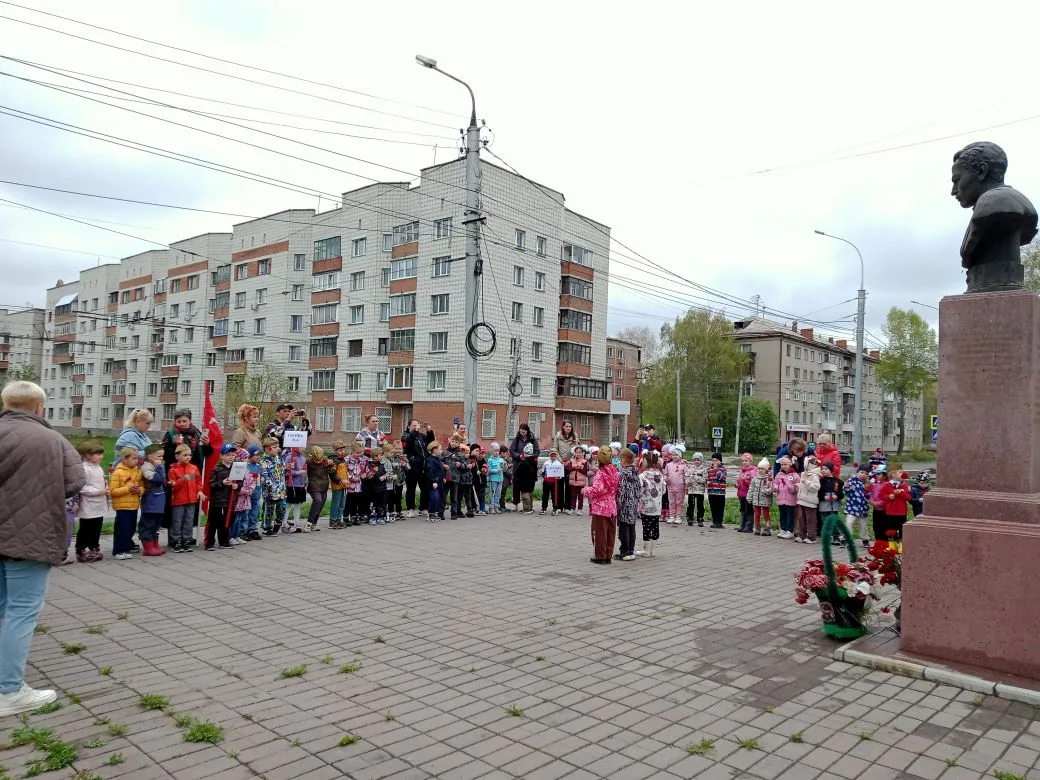 Сегодня в нашем дошкольном отделении прошло шествие Бессмертного Полка!   В одном строю, с портретам