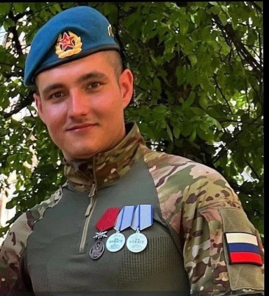 ГЕРОИЧЕСКИ ПОГИБ, ПРИКРЫВАЯ СОСЛУЖИВЦА ОТ АТАКИ ДРОНОВ ПРОТИВНИКА.