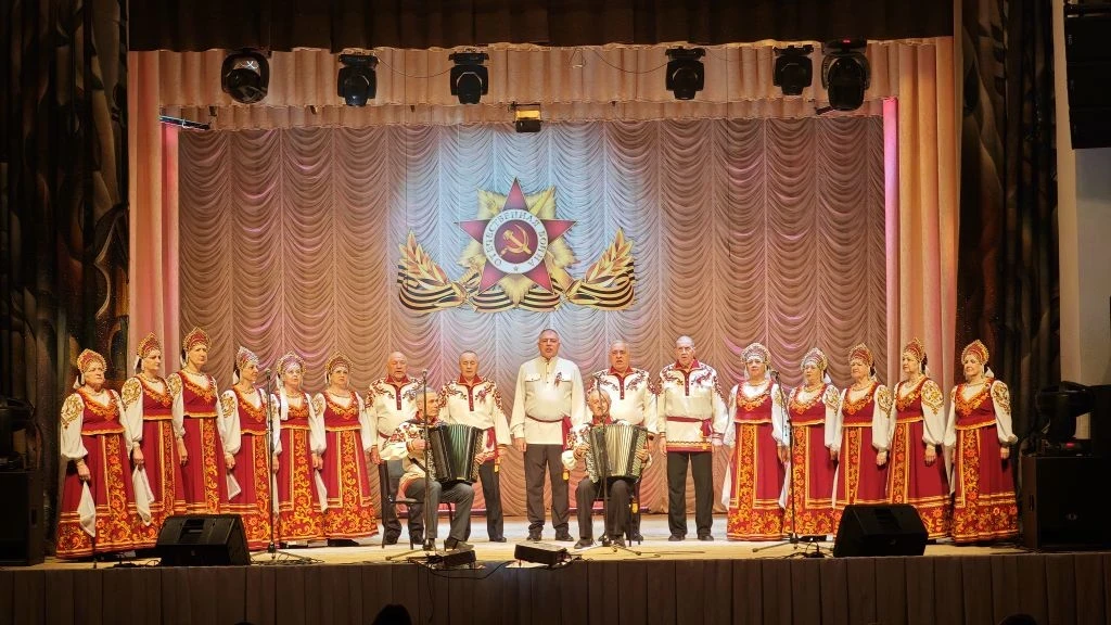 🎶 Живая память в каждой ноте: в Омском районе прошел масштабный фестиваль ветеранских ...