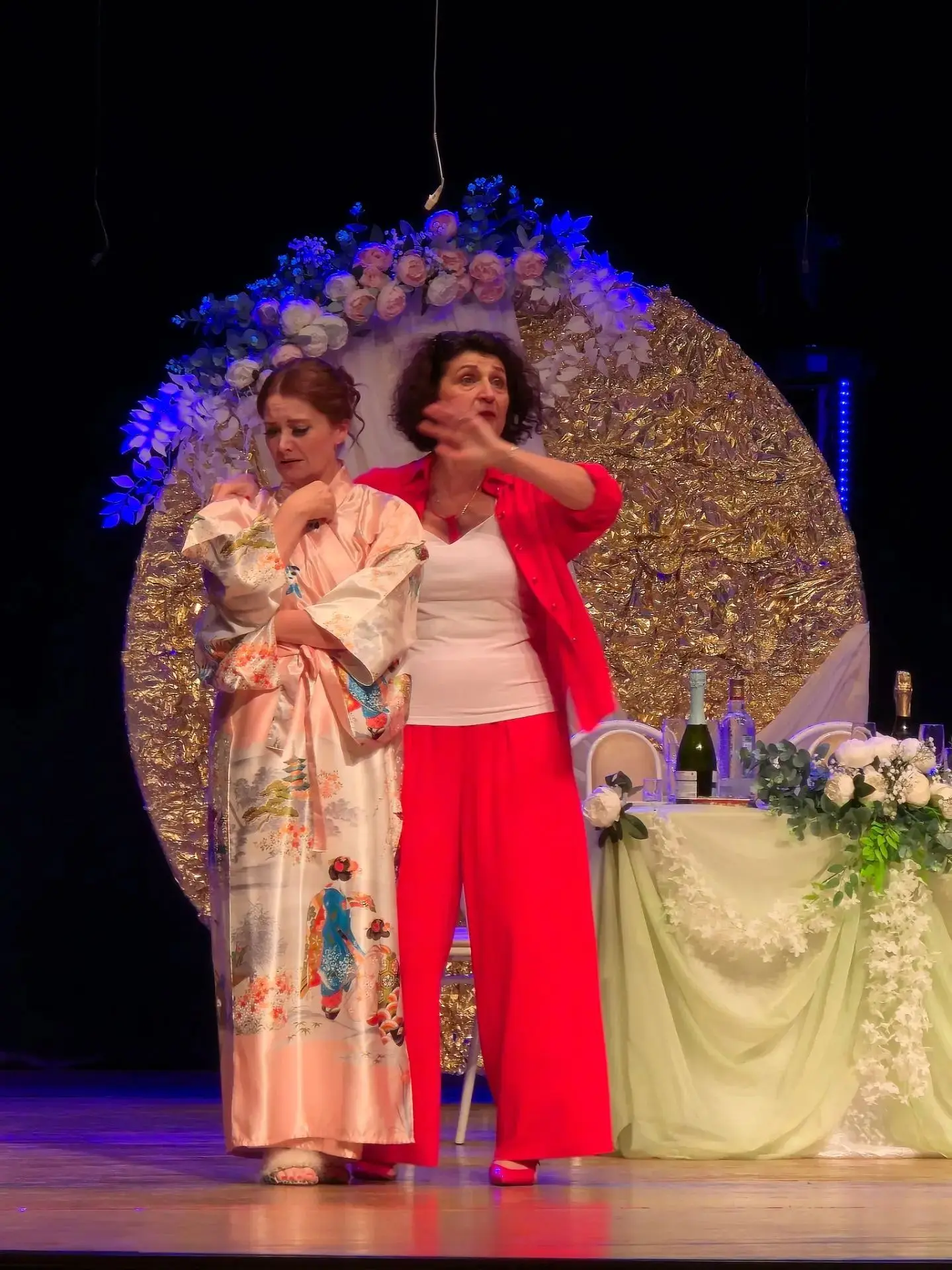 «ДВА ЧАСА СЧАСТЬЯ» — ВНОВЬ НА СЦЕНЕ НАШЕГО ДК 🎭