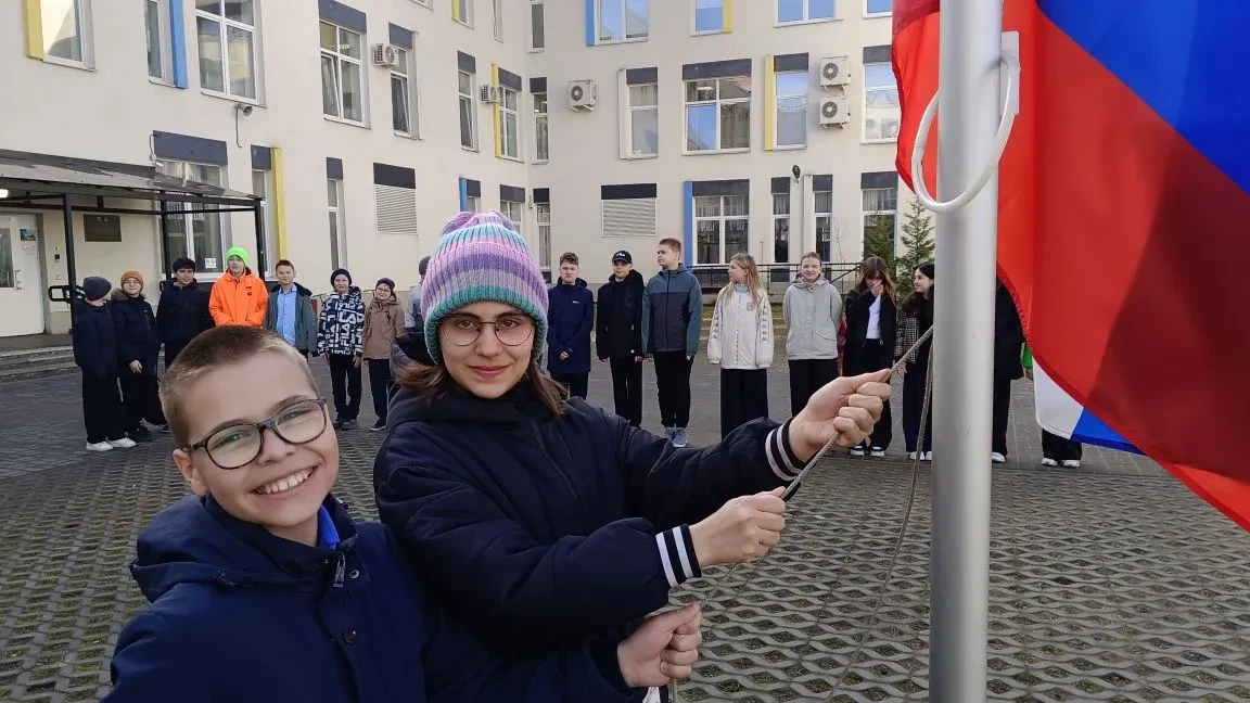 ✅ Новая четверть началась для обучающихся нашей школы. Уже традиционно состоялась торжественная лине