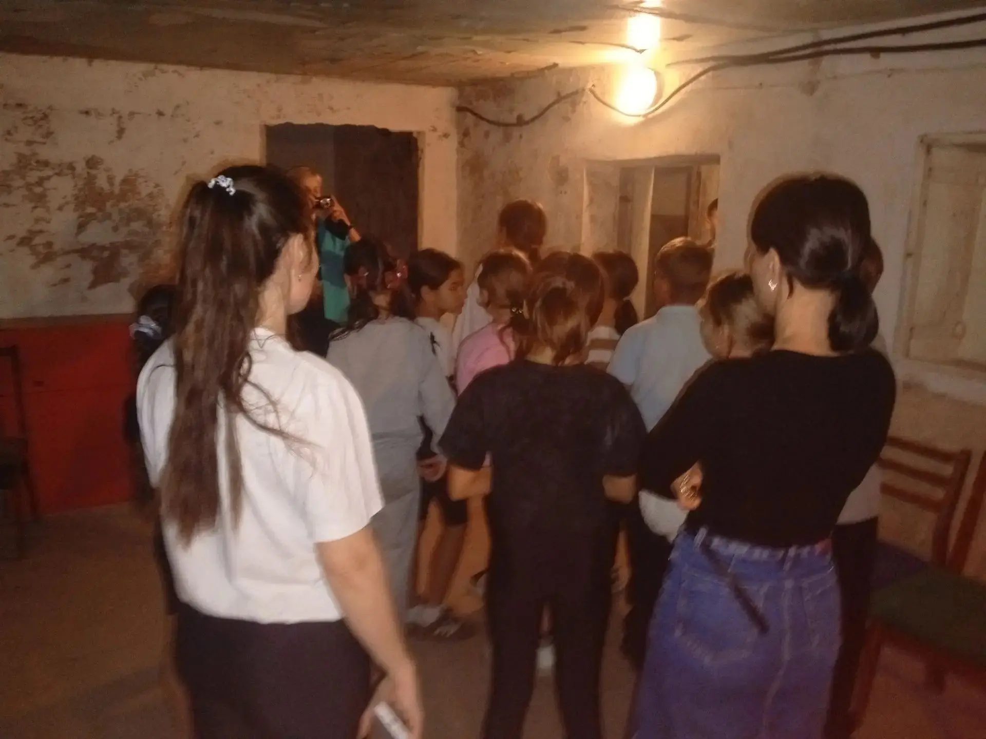Экскурсия воспитанников Дворца творчества в убежище: подготовка к безопасности и защите...