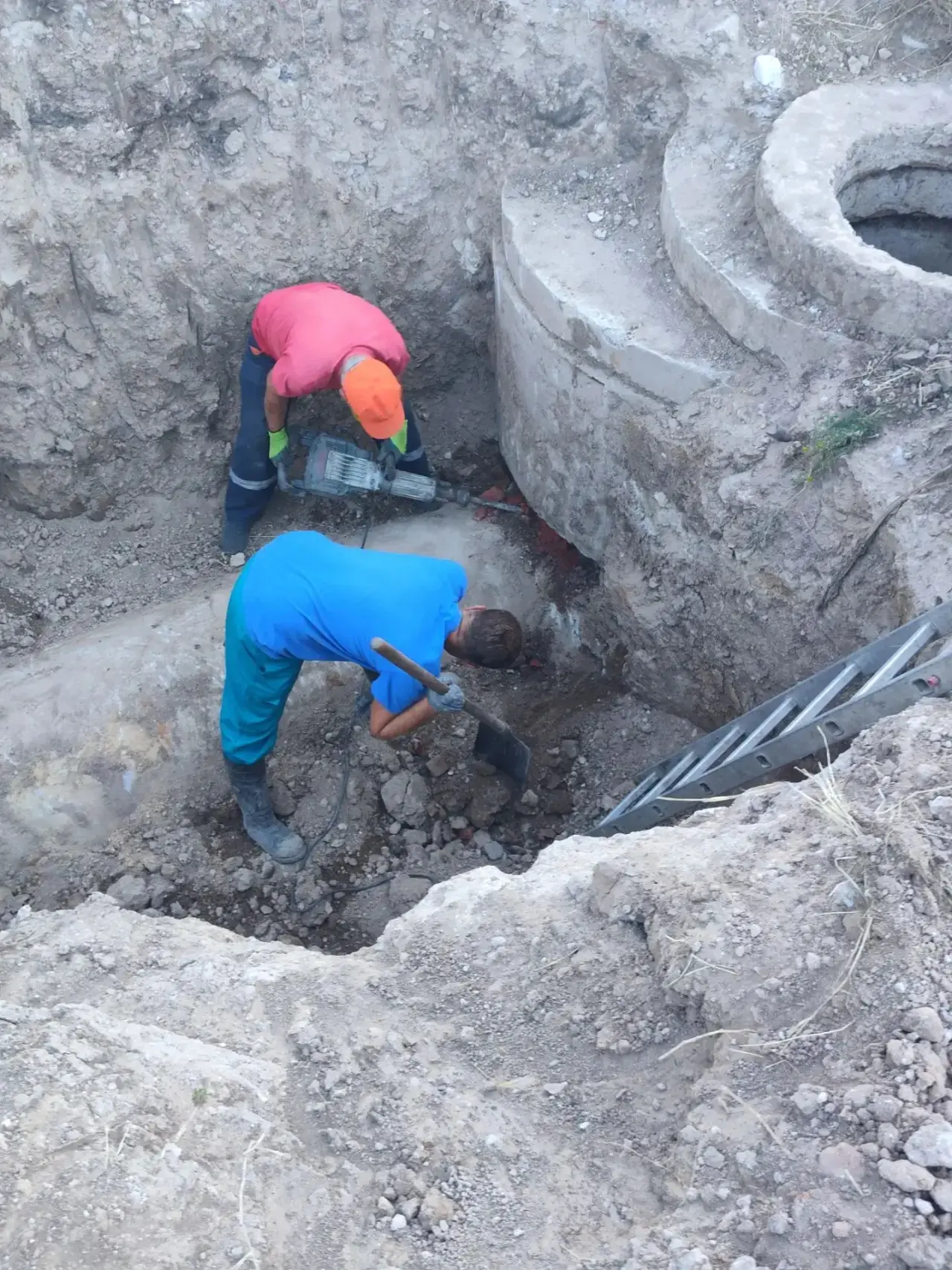 На улице Семененко проводится ремонт коллектора 🚧