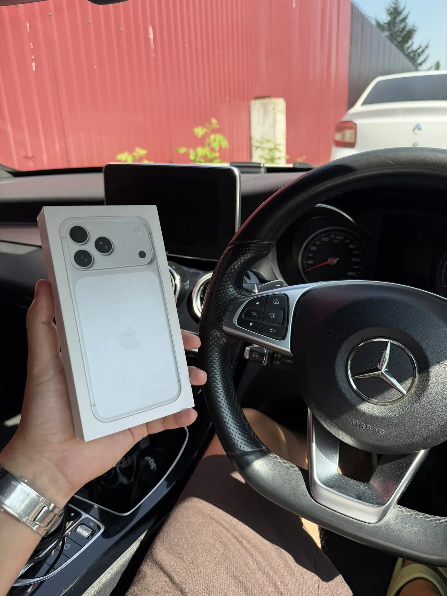 Добавляем ещё 30 мест на Mercedes-Benz и выходим в прямой эфир через 5 минут 🤝 

https://vk.ru/top_