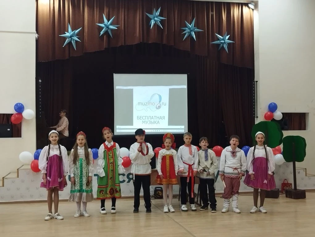 ✨ В Губернаторском лицее прошла творческая защита «Моя Россия — моя страна»! ✨  25 мая наши четверок