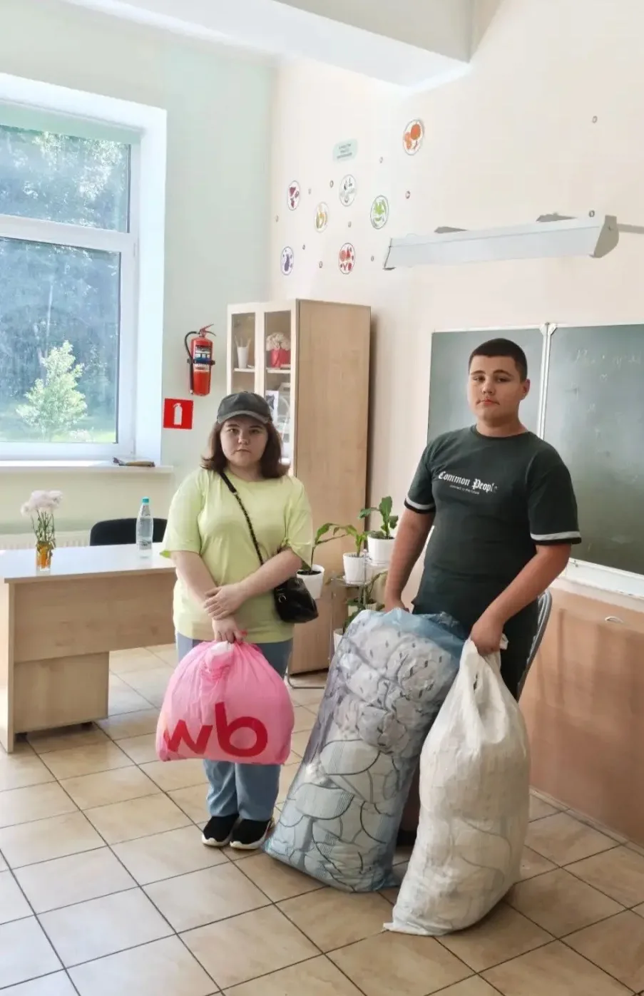 🏫 Учащиеся МБОУ Любучанской СОШ м.о. Чехов  шьют подушки! 💪
🛏️ Пошив постельного белья и подушек 