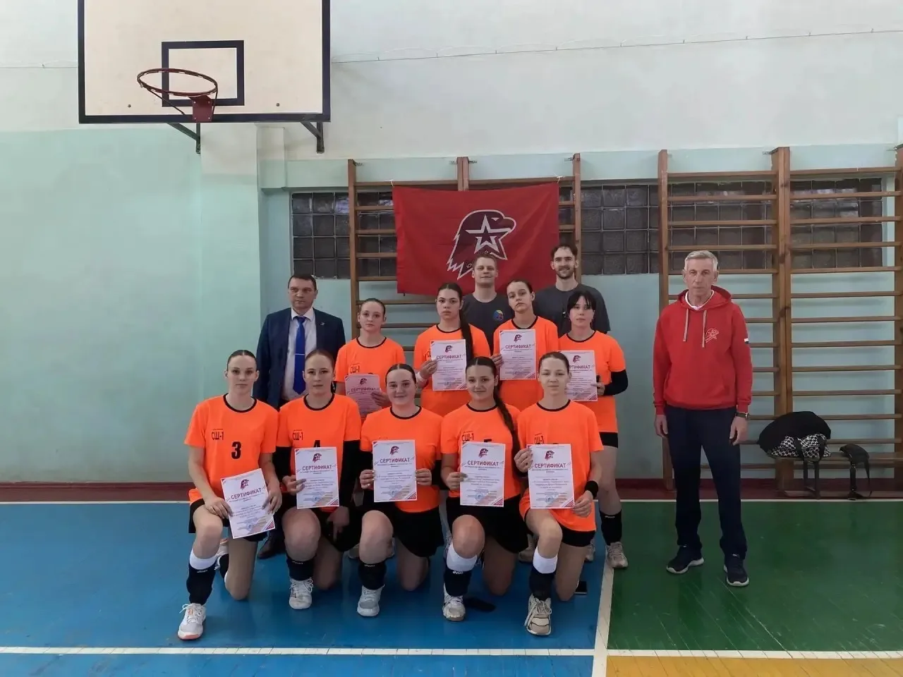 Наши золотые девчонки! 🌟🏐Посмотрите, как красиво наши юнармейцы выступили на областном Кубке по воле