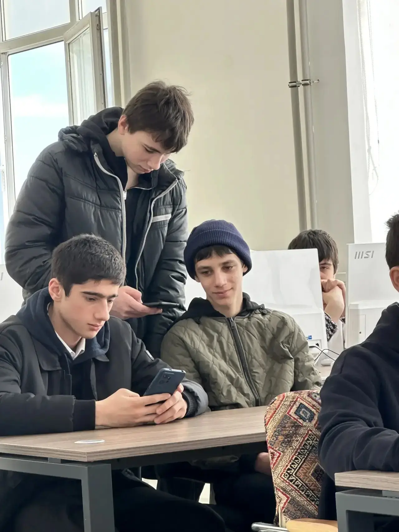 Сегодня учащиеся 9 классов вместе со своими классными руководителями и учителем информатики совершил