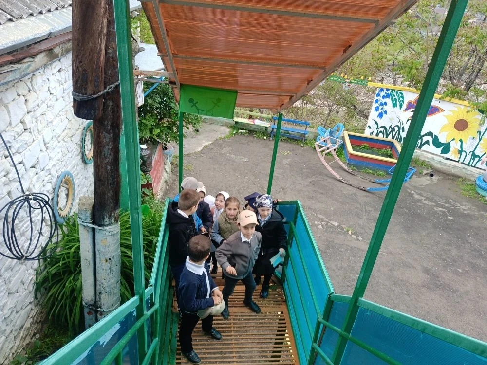 Наши выпускники 2025 года не забывают дорогу в родной детский сад. Сегодня они заглянул...