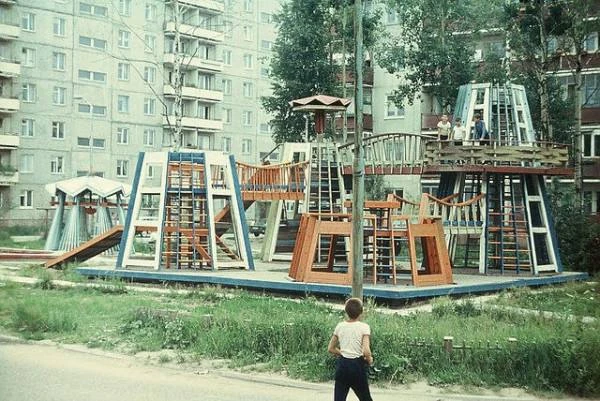 ⏳Игровая площадка из нашего детства

1980-е годы