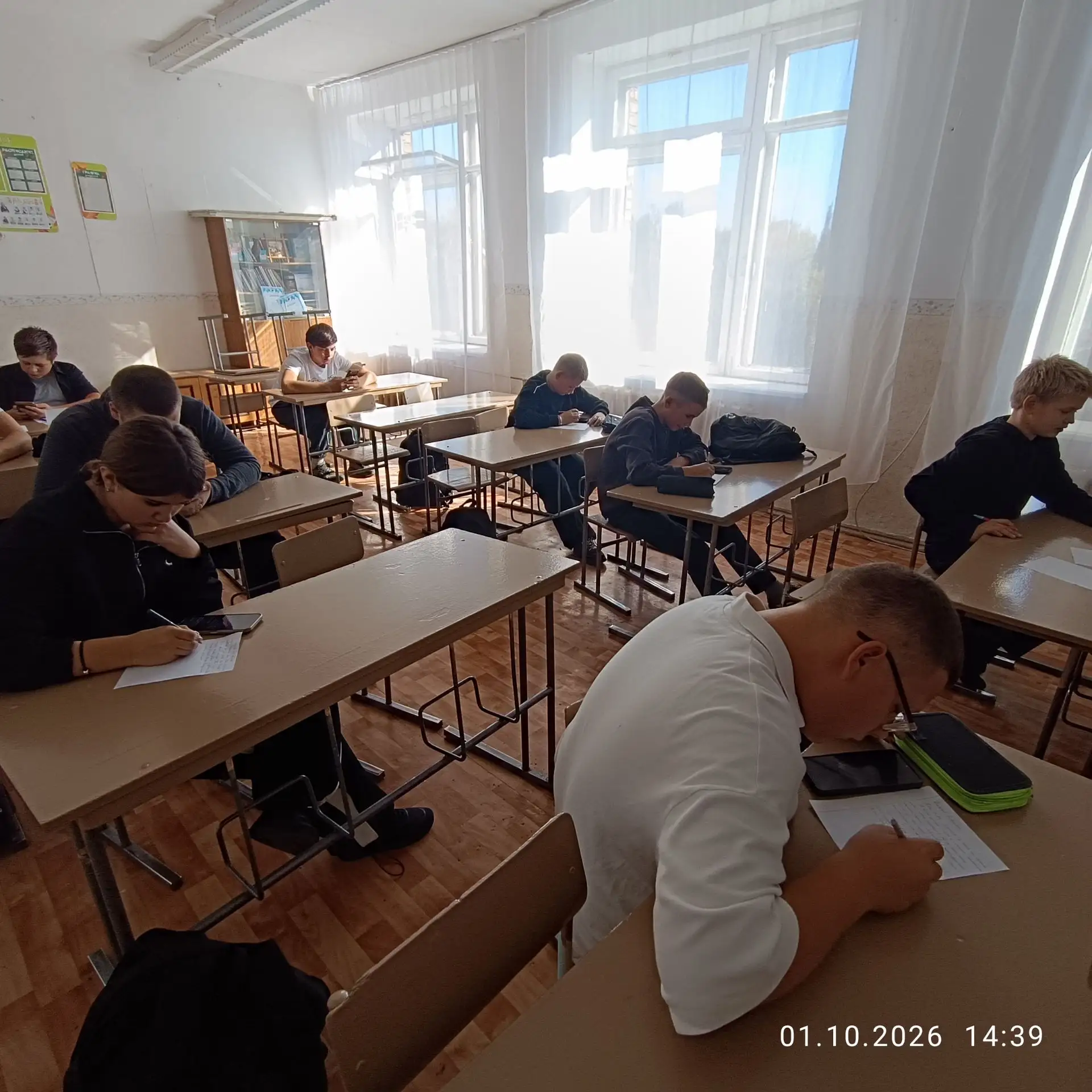 Как часто вы пишите письма? Сегодня ответ - никогда, проще и быстрее послать сообщение ...