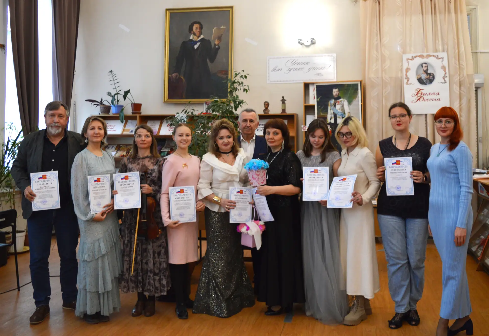 🎊В преддверии 158-летия со дня рождения Николая II, в читальном зале Центральной город...