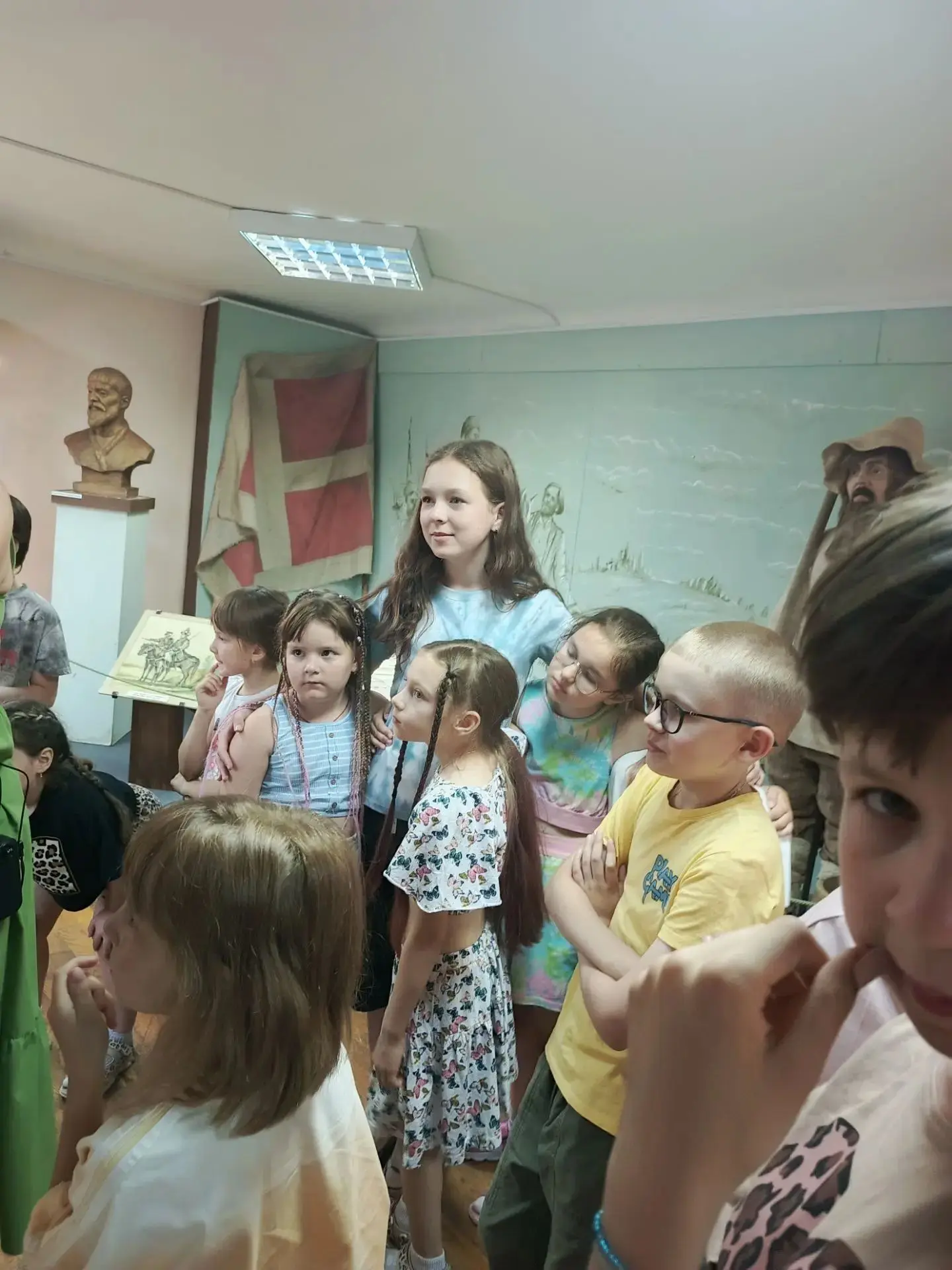 Для сводного отряда „Прометей“ из подросткового центра N5 „Бригантина“ экскурсия в крае...