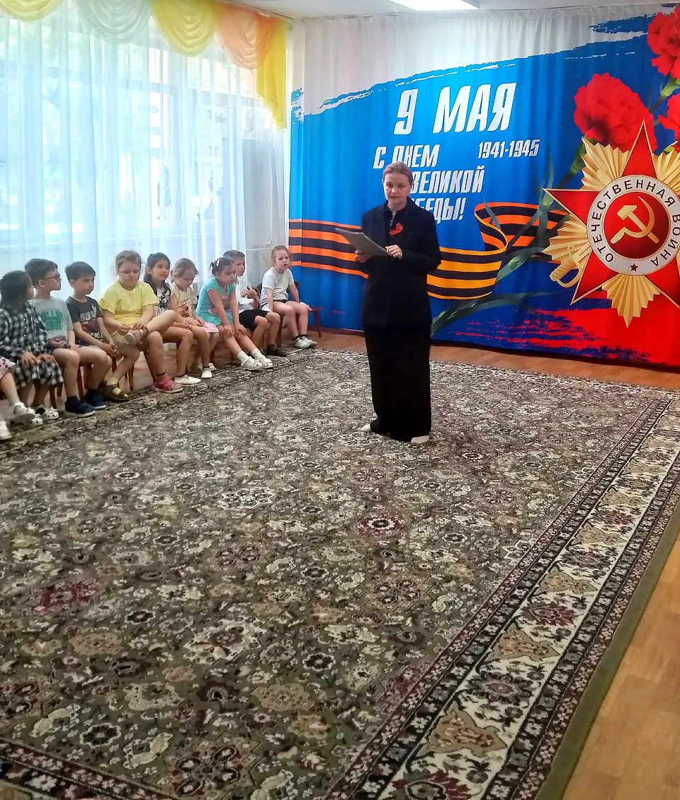 Сегодня в нашем детском саду прошла ежегодная акция " Читаем детям о войне". Сотрудник детской библи