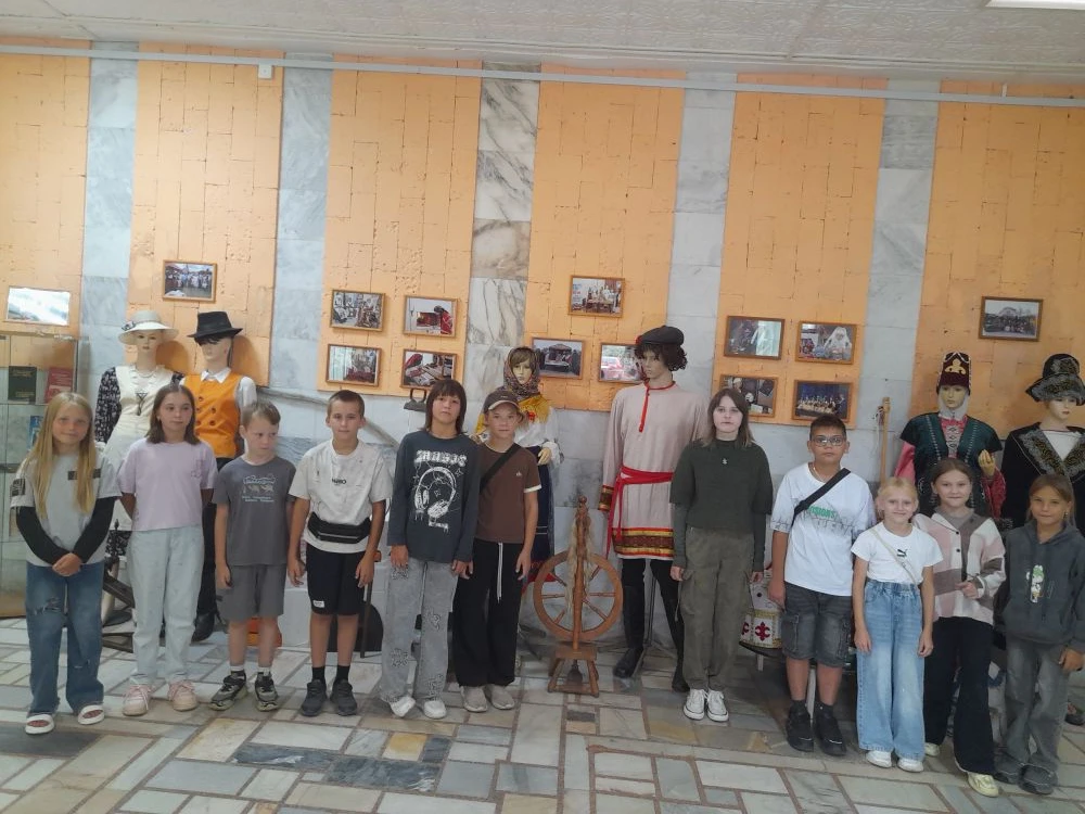 Сегодня дети из семей участников СВО и обучающиеся Луговской школы посетили Таврический...