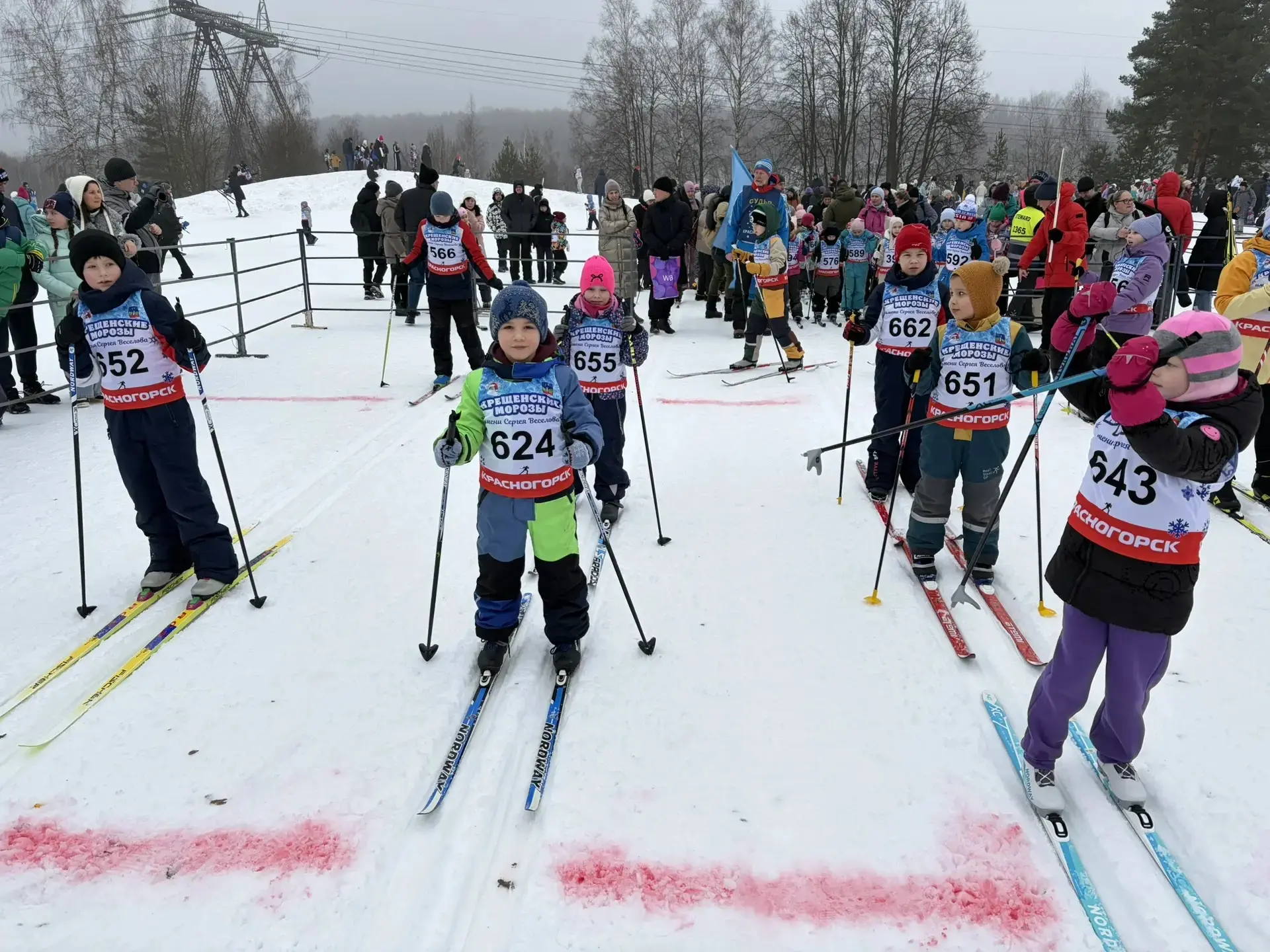 Красногорская гимназия 2  На утреннем зимнем старте собрались ученики 1-х классов.  На лыжном стадио