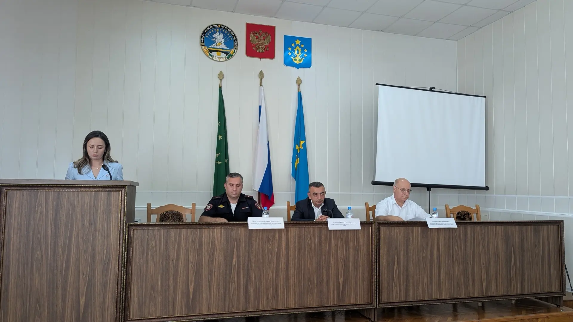 В Шовгеновском районе обсудили развитие «Движения Первых» и вручили первые паспорта юны...