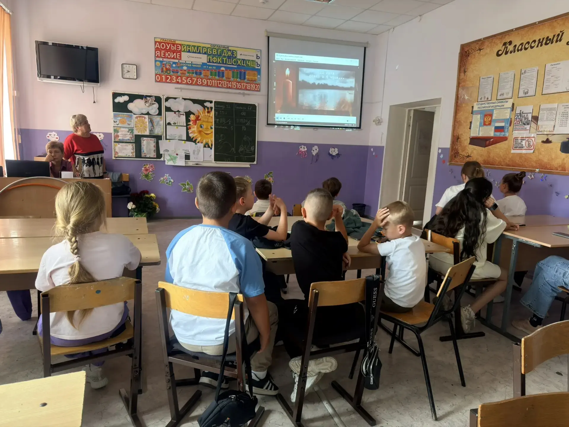 ☀️ДОЛ "СОЛНЫШКО". ДЕНЬ 15.
✔️22 июня -ДЕНЬ памяти и скорби.  Ребята из лагеря дневного пребывания де